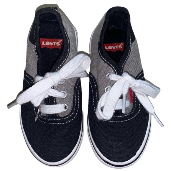 Levi's Other - Levi’s Black & Grey Sneakers Size 7